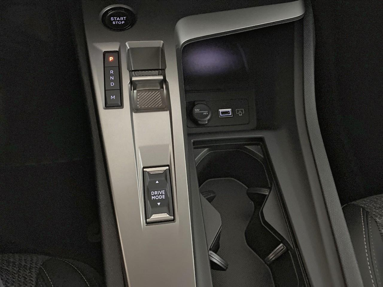 Peugeot 308 hybrid 145 e-dcs6 allure — photo 17