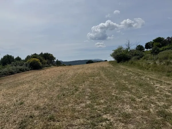Terrain 580 m²
