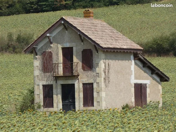 Maison sur terrain agricole + terres
