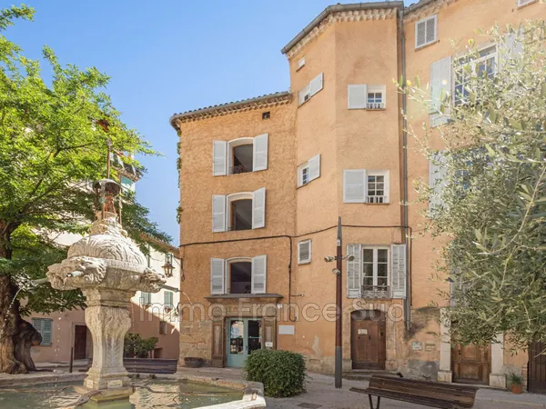 Provence à Cotignac, charmante maison de village de 4 étages (