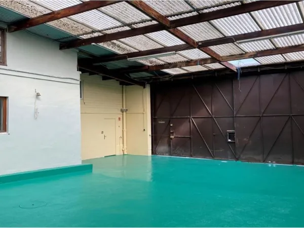 Local industriel 949 m²