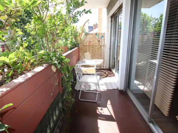 ORLEANS à 6' à pied de la gare, vaste appartement 106 m2, trois chambres à rafraîchir