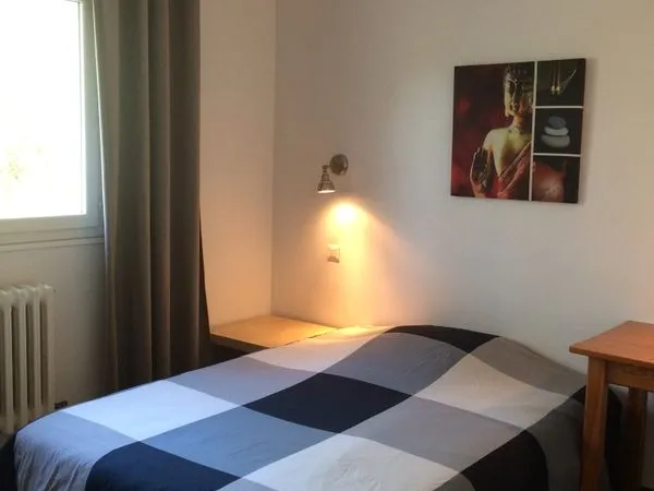 Chambre meublée