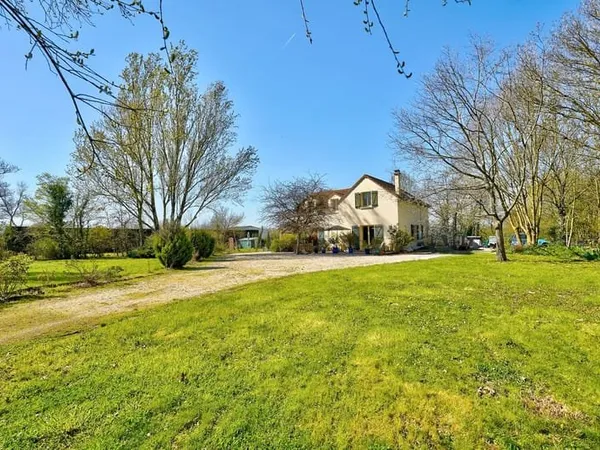 Maison 3/4 chambres sur plus de 2 hectares de terrain