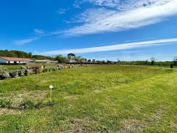Terrain 674 m²