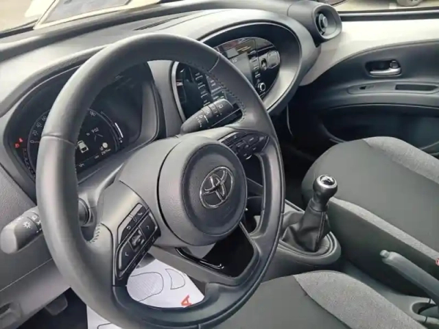 Toyota Aygo x 1.0 vvt-i 72ch dynamic my24 — photo 10