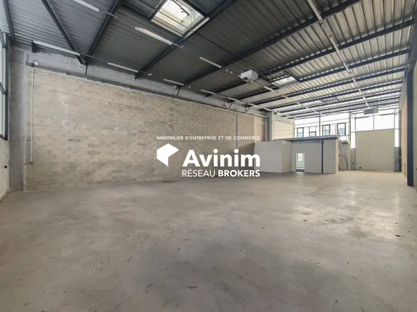 Entrepôt 436 m²