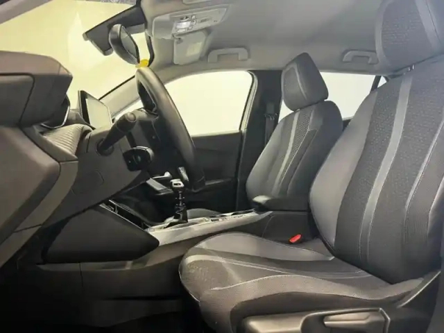 Peugeot 2008 1.2 puretech 100ch s&amp;s allure — photo 7
