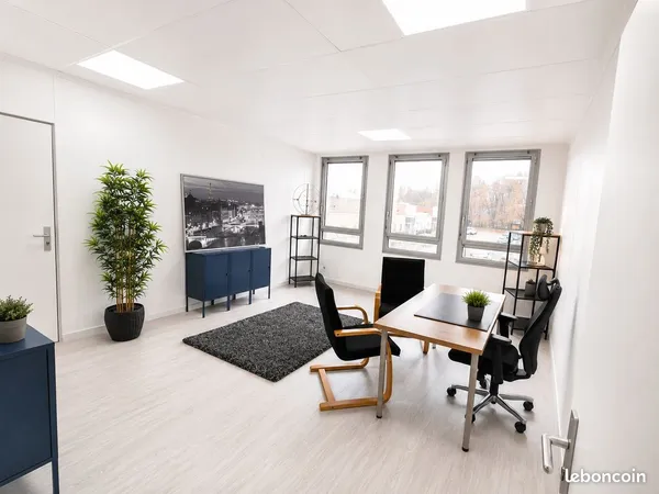 Bureaux rénovés 20 & 30 m² / Parking, Électricité et Charges inclus