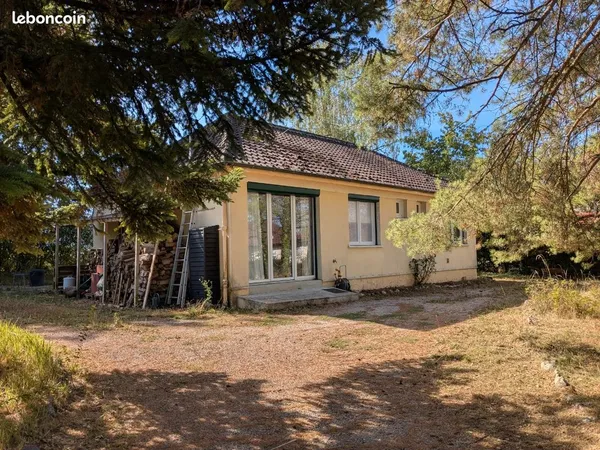 Maison indépendante 5 pièces - 74 m² - terrain arboré de 860 m² - Villette-lès-Arbois