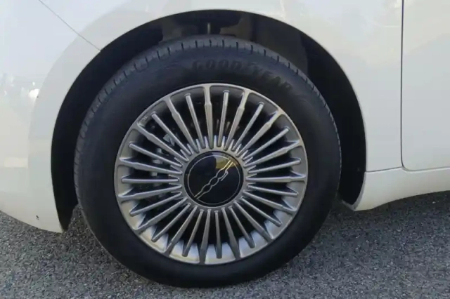 Fiat 500 e 95 ch — photo 12