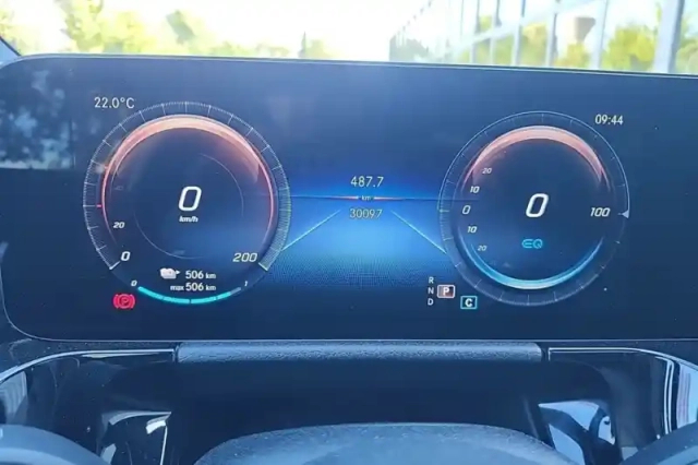 Mercedes Eqa 250+ — photo 18