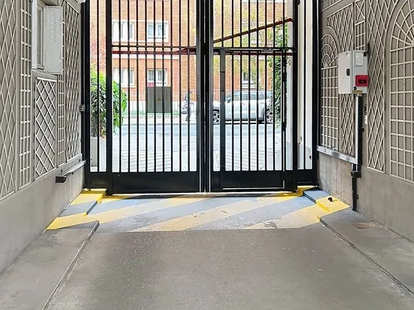 Parking/box 9 m² Paris