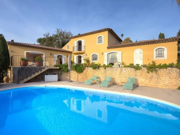 Villa 7 pièces 275 m²