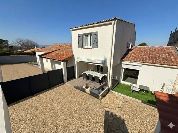 Maison 4 pièces de 86 m² à Trets avec extérieur et beau potentiel
