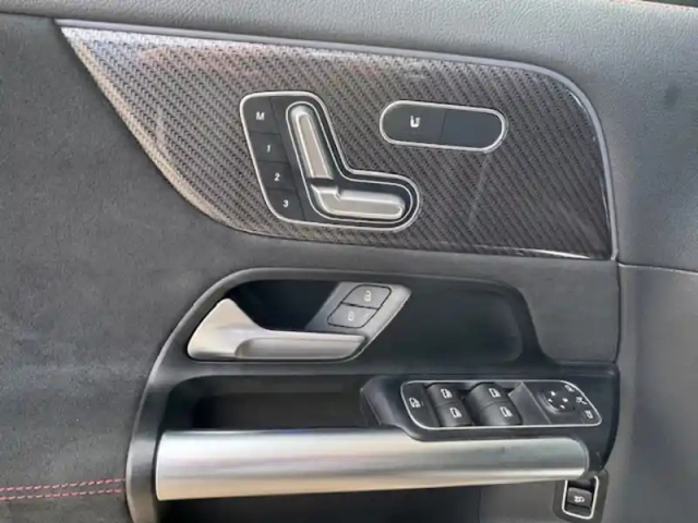 Mercedes Gla 200 d amg line — photo 13