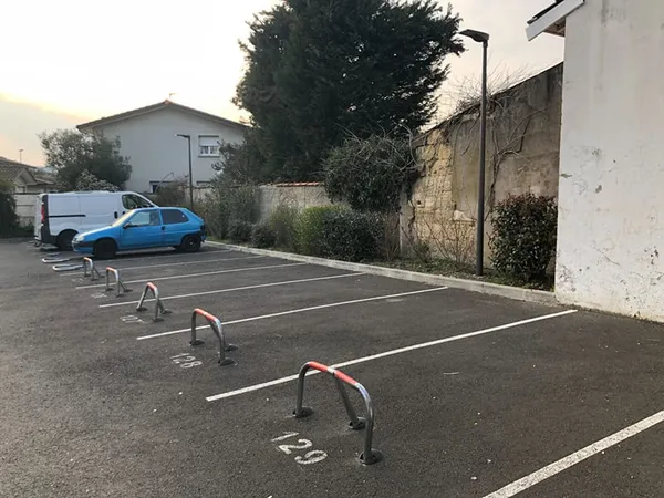 Parking dans résidence neuve.