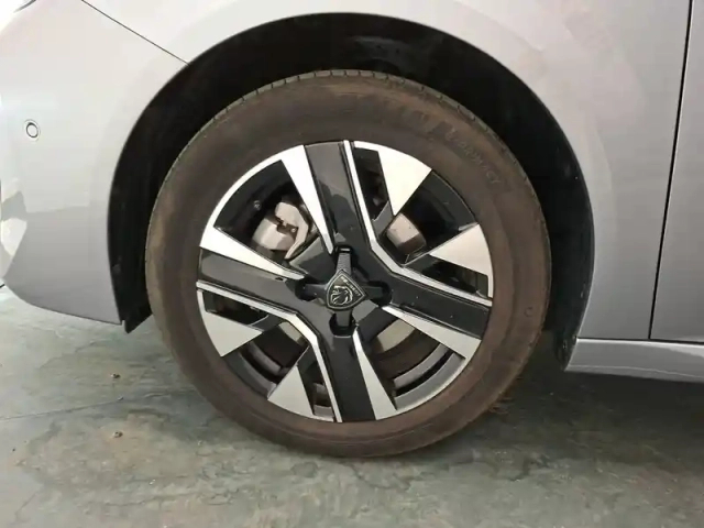 Peugeot 208 hybrid 100 e-dcs6 — photo 12