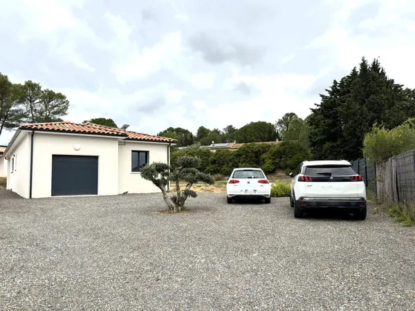 Villa contemporaine de 2024 - 155 m² - 4 chambres + bureau - Grand terrain - Proche Carcassonne