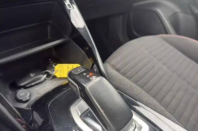 Peugeot 2008 moteur électrique 136 ch — photo 20