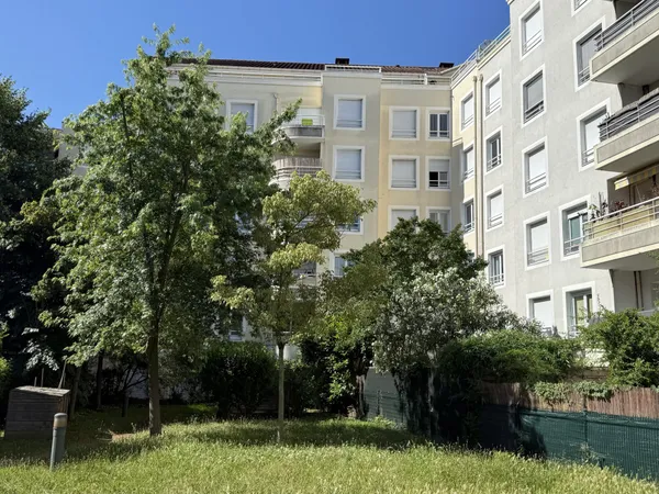 Appartement T3 de 68 m2 avec terrasse et garage Villeurban