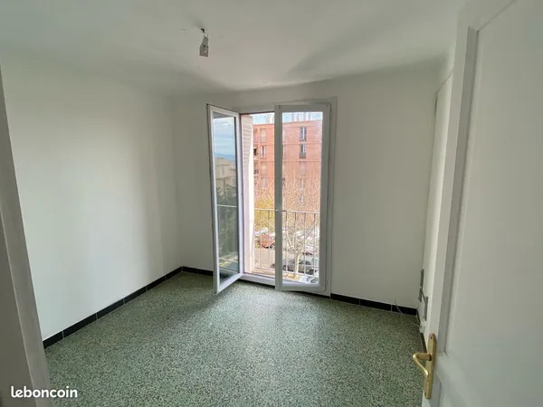 Appartement T4 64m2 avec exterieur