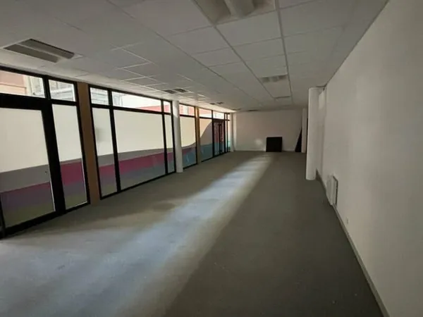 Local commercial 66 m²