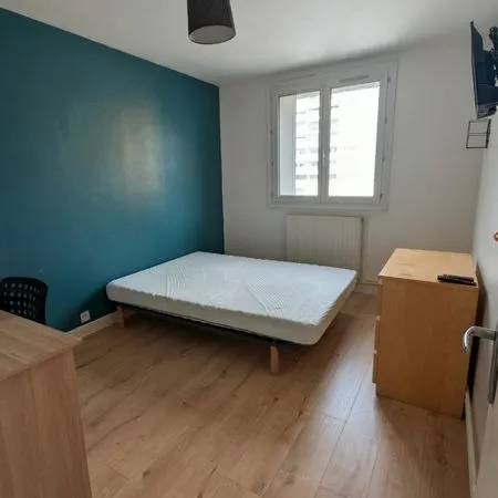Chambre meublée dans colocation