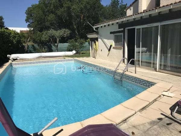 Maison 117 m² avec piscine et panneaux solaire en fond d'impasse