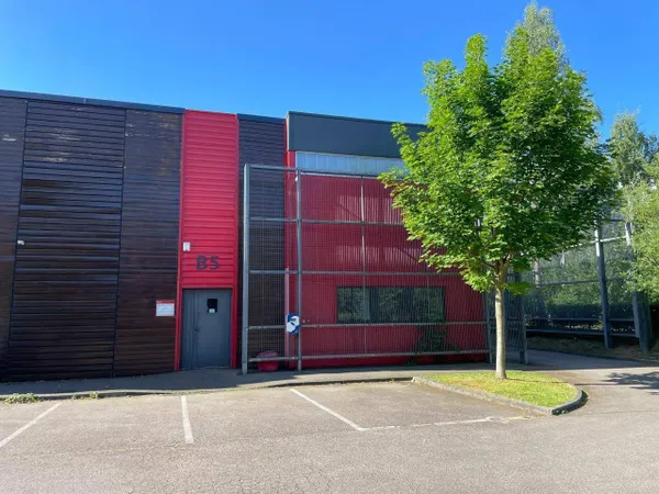 Local d'activité 174 m²