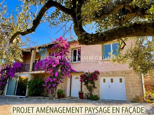 PERIPHERIE UZES : Maison P8 sur beau terrain arboré