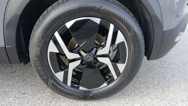 Peugeot 2008 electrique 54 kwh 156 ch — photo 11