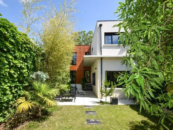 MAISON D'ARCHITECTE AUX PRESTATIONS DE STANDING