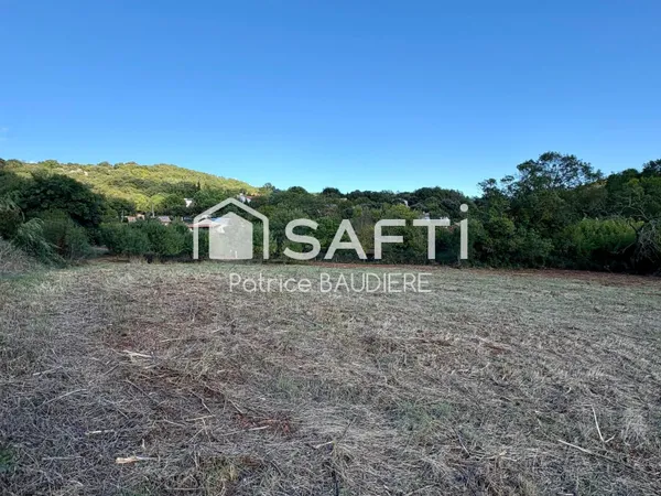 Magnifique terrain constructible de 2100 m2