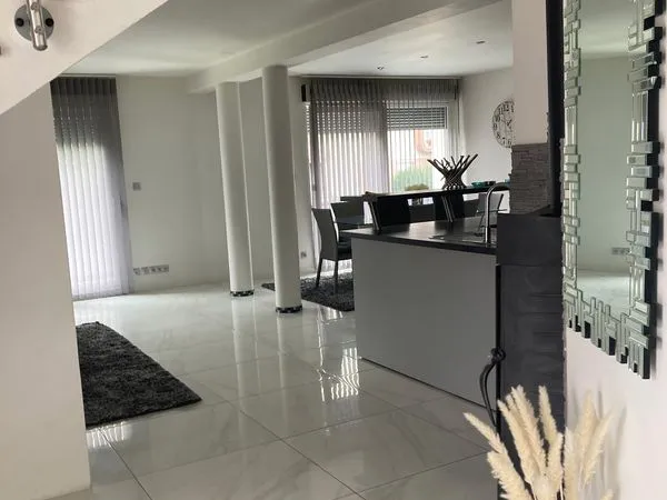 Maison familiale récente 153 m² - 4 chambres - Grand garage 70 m²