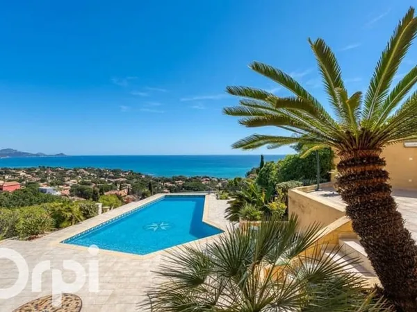 Maison 10 pièces 330 m²