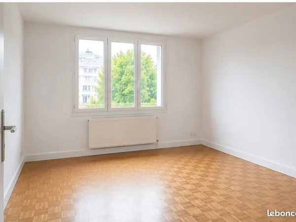 Grand studio rénové de 35 m² avec cave - Centre d'Arpajon - Idéal premier achat ou investissement lo