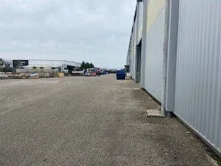 Local d'activité 860 m²
