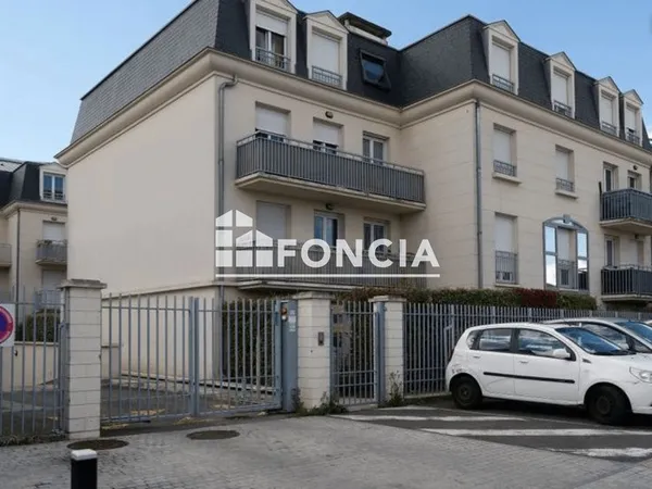 CORBEIL-ESSONNES Appartement 3 pièces avec balcon et place de parking en sous sol