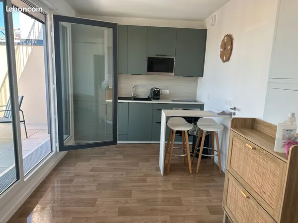 Appartement neuf à louer meublé à l'année