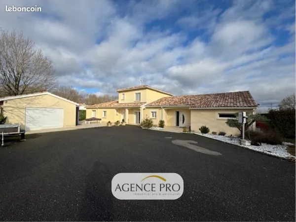 Maison 6 pièces 245 m²