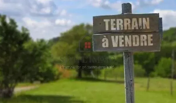 Terrain 908 m²