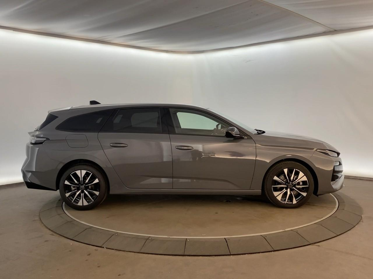 Peugeot 308 sw hybrid 145 e-dcs6 allure — photo 4