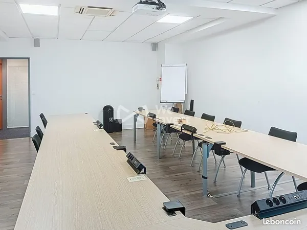 Bureaux 176 m² Magny-le-Hongre
