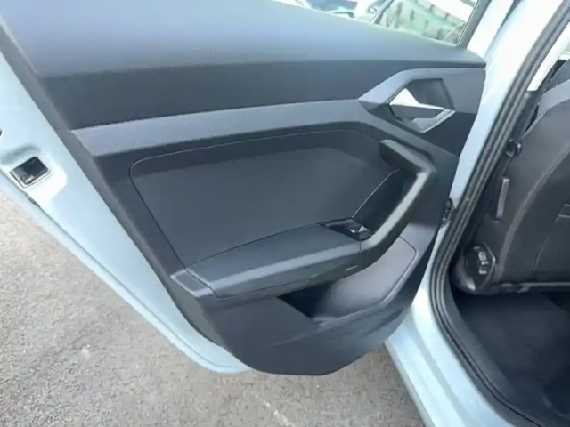 Audi A1 sportback 25 tfsi 95 ch bvm5 — photo 14