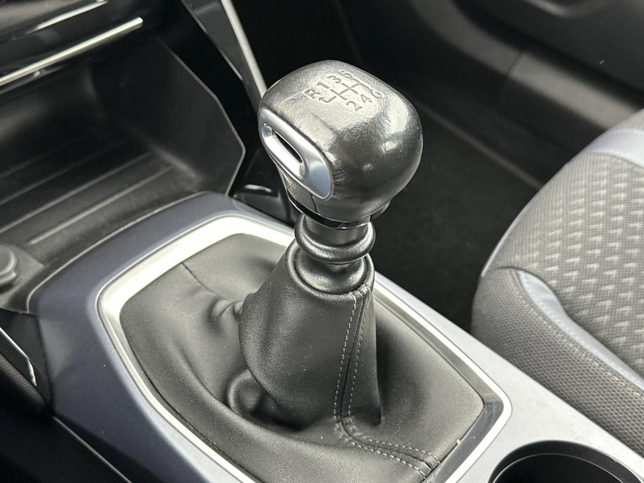 Peugeot 2008 puretech 130 s&s bvm6 allure — photo 33