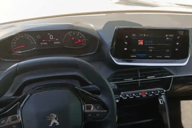 Peugeot 208 puretech 75 s&amp;s bvm5 — photo 18