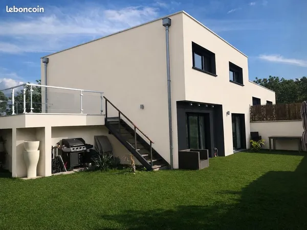 TRES BELLE MAISON MODERNE 170m2 AVEC JARDIN ET STUDIO INDEPENDANT, PROCHE GENEVE