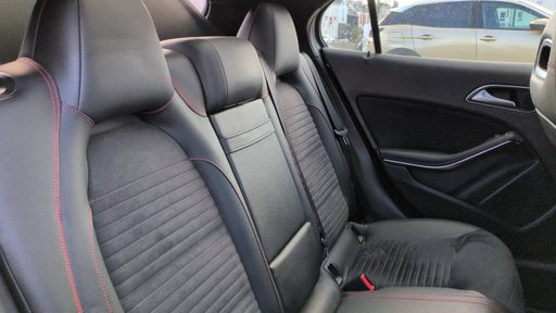 Mercedes Classe GLA 180 122 7G-Tronic - Fascination – 2019 – 97470 km – Essence – Boîte Automatique — photo 18