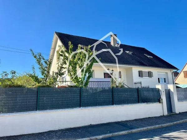 Maison familiale semi plain-pied 11 pièces | 266 m² | Avec 1 studio vendu loué | SAINT-ETIENNE-DU-RO